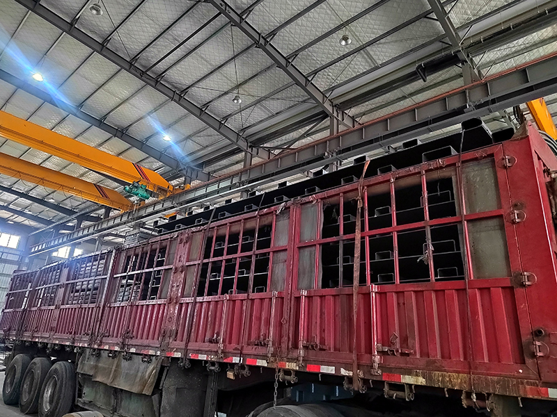 發(fā)往安徽汽車零部件底板總成、側門總成      車